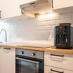 2 Bedroom Apartment In Convinient Location