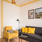 2 Bedroom Apartment In Convinient Location